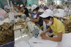 Sản xuất hàng xuất khẩu sang thị trường Nhật Bản. (Ảnh: Trần Việt/TTXVN)
