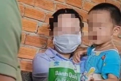 Cháu L. tại thời điểm được tìm thấy tại H.Đắk Mil. (Nguồn: thanhnien.vn)