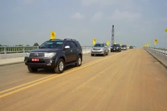 Thông xe cầu An Phước. (Ảnh: Lê Đức Hoảnh-TTXVN)