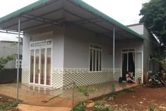 Gia đình chị H’Ngưng Êban, buôn Sút M’đưng, xã Cư Suê, huyện Cư M’Gar bị người mua lấy hết 400m2 đất thổ cư. (Ảnh: Hoài Thu/TTXVN)