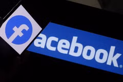 Biểu tượng Facebook trên một màn hình điện thoại. (Ảnh: AFP/TTXVN)