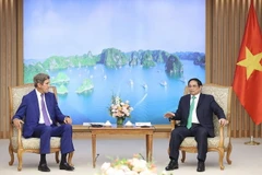 Thủ tướng Phạm Minh Chính tiếp ông John Kerry, Đặc phái viên của Tổng thống Mỹ về biến đổi khí hậu. (Ảnh: Dương Giang/TTXVN)