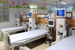 Trang thiết bị y tế hiện đại tại Trung tâm Hồi sức tích cực ICU. (Ảnh: Đinh Văn Nhiều/TTXVN)