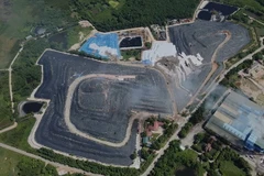 Khu xử lý chất thải rắn Xuân Sơn nhìn từ trên cao. (Ảnh: Văn Hòa-TTXVN phát)