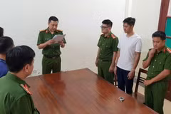 Đối tượng Tăng Duy Thành bị Cơ quan điều tra tiến hành đọc lệnh khởi tố vụ án, khởi tố bị can. (Ảnh: TTXVN phát)
