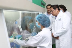 Hình ảnh Thủ tướng thăm làm việc với các đơn vị giám định ADN 