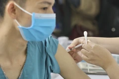 Hà Nội triển khai tiêm vaccine phòng, chống COVID-19. (Ảnh: TTXVN)
