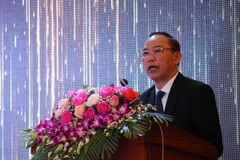 Thứ trưởng bộ Nông nghiệp và Phát triển nông thôn Phùng Đức Tiến phát biểu tại Diễn đàn. (Ảnh: Hồng Điệp/TTXVN)