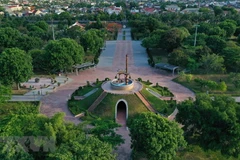 Đài tưởng niệm các Anh hùng Liệt sỹ trong Thành Cổ Quảng Trị. (Ảnh: Hồ Cầu/TTXVN)