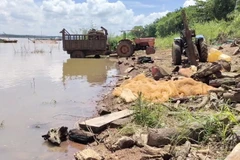 Hiện trường vụ ông Cường lái mô tô nước ngã tử vong. (Ảnh: TTXVN phát)