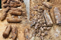 Hình ảnh các đầu đạn và vỏ lựu đạn thu được. (Nguồn: Công an tỉnh Bắc Giang)