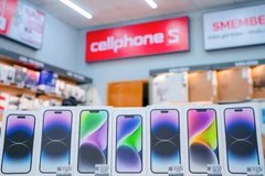 iPhone 14 đang 'sập giá' tại các đại lý kinh doanh. (Ảnh: PV/Vietnam+)