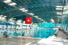 Nhân dịp Hè, hàng loạt bể bơi trên địa bàn Hà Nội mở cửa đón khách trở lại. (Ảnh: Minh Hiếu/Vietnam+)