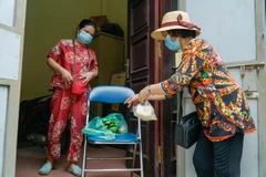 Đi chợ hộ giúp dân: Mô hình thiết thực trong dịp giãn cách xã hội 