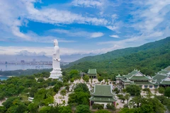 Chiêm ngưỡng ngôi chùa Linh Ứng tuyệt đẹp nằm trên bán đảo Sơn Trà