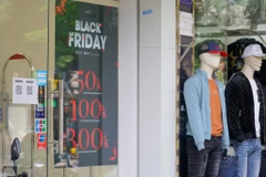 Hà Nội: Không khí trái ngược trong ngày hội mua sắm Black Friday 2021 