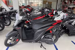 Xe Honda Vision tiếp tục tăng giá so với tháng trước. (Ảnh: PV/Vietnam+)