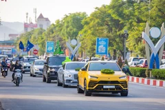 Choáng ngợp với dàn siêu xe trăm tỷ xuất hiện tại dải đất miền Trung