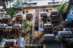 Hiểm họa tiềm ẩn từ những 'quả bom nước’ tại khu tập thể cũ Hà Nội