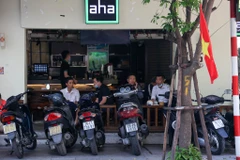 Hà Nội: Nhiều hàng quán phớt lờ quy định về phòng dịch COVID-19