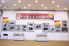 Sống lại ký ức lịch sử hào hùng qua triển lãm 'Đảng ta thật là vĩ đại'