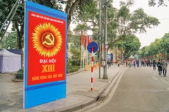 [Photo] Phố phường Thủ đô trang hoàng chào mừng Đại hội Đảng XIII 