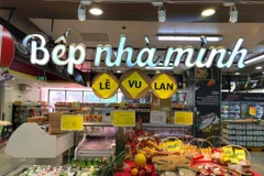 Các siêu thị bày bán các mặt hàng thực phẩm chay cho dịp lễ Vu Lan. (Ảnh: Minh Hiếu/Vietnam+)