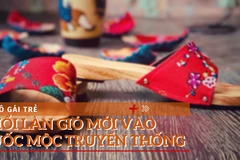 Cô gái trẻ ‘thổi làn gió mới’ vào những đôi guốc mộc truyền thống 