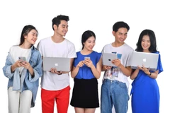 Người trẻ Việt dùng mạng xã hội hàng ngày, hàng giờ, gần như mọi hoạt động, hành vi ứng xử hay thông tin đều được người dùng đăng tải lên đó. (Ảnh: PV/Vietnam+)