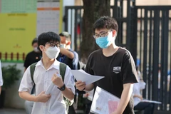 Hình ảnh các thí sinh Hà Nội bắt đầu bước vào kỳ thi lớp 10 năm 2022