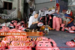 Đến làng Ông Hảo, gặp người ‘thổi hồn’ vào mặt nạ giấy bồi Trung Thu
