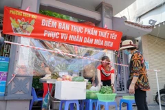 Cận cảnh điểm bán hàng lưu động thời COVID-19 tại Thủ đô Hà Nội