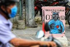 Bốt điện, biệt thự 'thay áo mới' cổ động cuộc chiến chống COVID-19