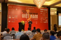 Ông Nguyễn Đại Hoàng, Trưởng ban tổ chức chương trình "Xếp xe kỷ lục hình bản đồ Việt Nam" phát biểu tại sự kiện. (Ảnh: PV/Vietnam+)