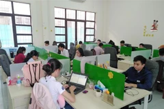 Kỹ sư công nghệ thông tin làm việc tại Công viên phần mềm Mekong. (Ảnh: Minh Hưng/TTXVN)