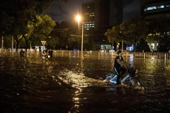 Cảnh ngập lụt sau những trận mưa lớn tại Bắc Kinh, Trung Quốc. (Ảnh: AFP/TTXVN)