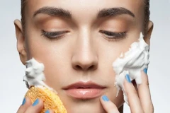 Tám lưu ý khi rửa mặt để có làn da khỏe mạnh, tươi sáng