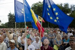 Hàng chục nghìn người biểu tình đòi Tổng thống từ chức tại Chisinau. (Nguồn: AFP/TTXVN)