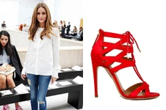 Người đẹp kết hợp đôi Beverly Hills gam đỏ rực rỡ bằng satin của Aquazzura cùng quần jeans với áo sơmi trắng.