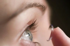 Bảy mẹo trang điểm giúp bạn tự tin khi dùng kính áp tròng