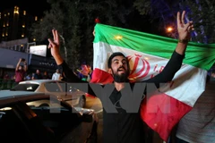 Người dân Iran hoan nghênh thỏa thuận hạt nhân lịch sử giữa Iran và P5+1. (Nguồn: AFP/TTXVN)