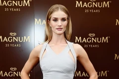 13 kiểu trang phục ưa thích của Rosie Huntington-Whiteley