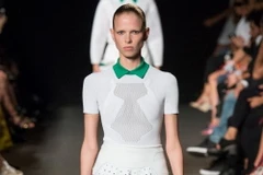 Áo polo và chân váy: Cặp đôi gây “sốt” sàn diễn Xuân Hè 2015