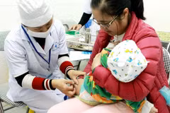 Tiêm chủng thường xuyên vắcxin sởi-rubella từ tháng Bảy