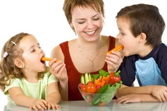 Dạy trẻ đọc nhãn thực phẩm để ăn uống lành mạnh, chống béo phì