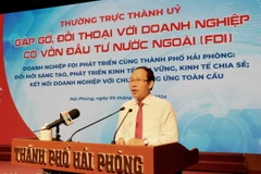 Thường trực Thành ủy Hải Phòng gặp gỡ, đối thoại với doanh nghiệp có vốn đầu tư nước ngoài (Ảnh: Hoàng Ngọc/TTXVN)