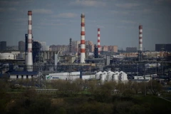 Một nhà máy lọc dầu ở ngoại ô Moskva, Nga. (Ảnh: AFP/TTXVN)