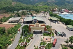 Cửa khẩu Lao Bảo thuộc huyện Hướng Hóa, tỉnh Quảng Trị, là cửa khẩu biên giới tiêu biểu, kiểu mẫu trên tuyến biên giới Việt Nam-Lào. (Ảnh: Hồ Cầu/TTXVN)