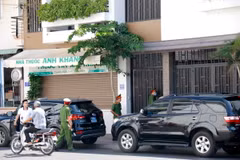Cơ quan Cảnh sát Điều tra, Bộ Công an tiến hành khám xét nơi ở của ông Xà Dương Thắng, nguyên Giám đốc Sở Xây dựng, nguyên Bí thư Huyện ủy Bắc Bình, tỉnh Bình Thuận. (Ảnh: Nguyễn Thanh/TTXVN)