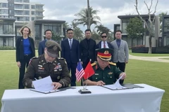 Các đại diện tại Lễ trao trả hài cốt quân nhân Hoa Kỳ mất tích trong chiến tranh ở Việt Nam (MIA) lần thứ 168. (Ảnh: TTXVN phát)